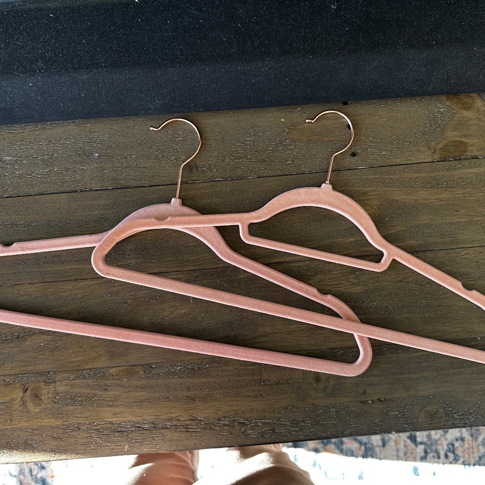 SONGMICS Velvet Hangers 45 Pack Light Pink Clothes Hanger Rose Gold Swivel Hook